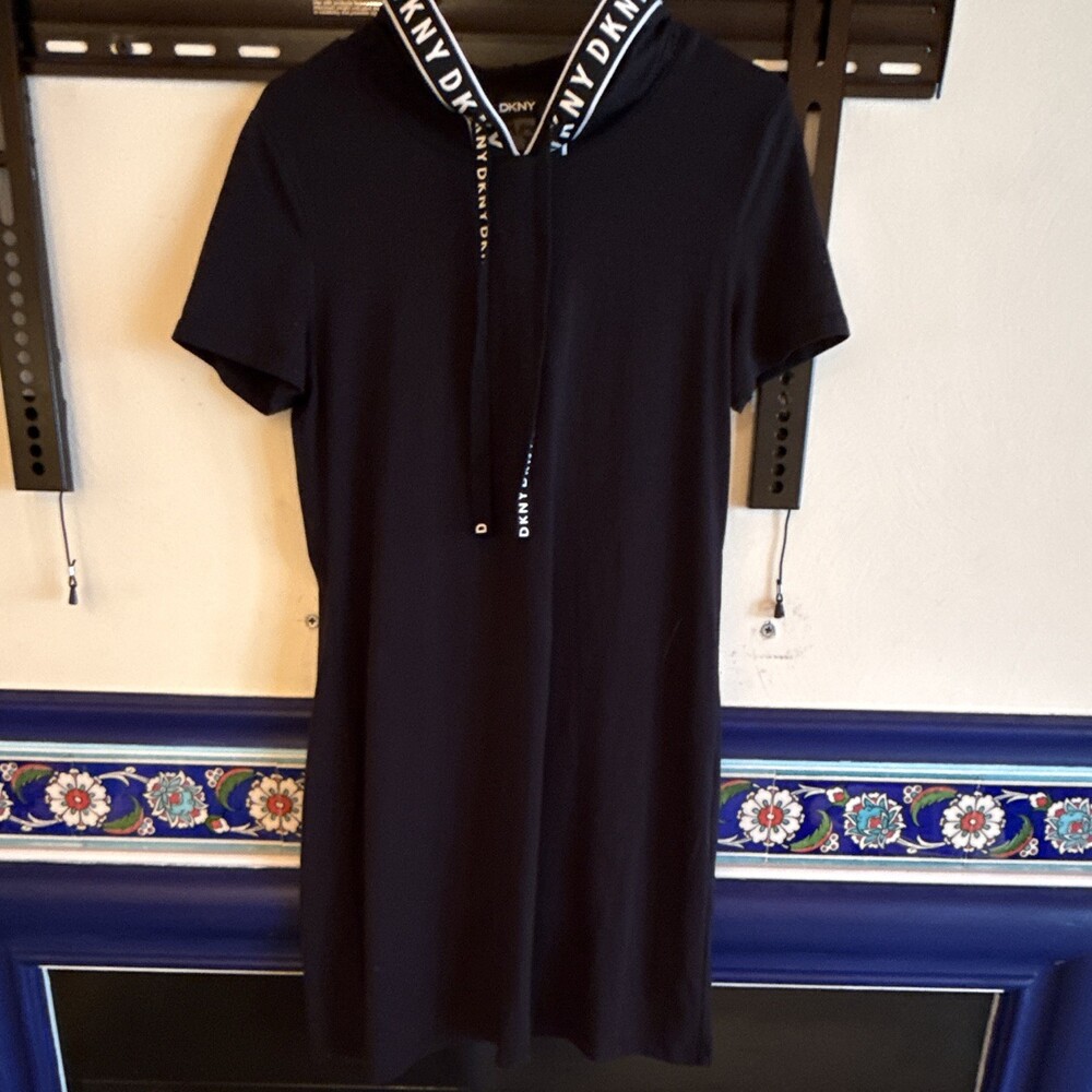 DKNY T-Shirt Dress Black M Short Sleeve V-Neck Logo Accent Knee Length